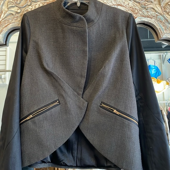 Gray and black snap front jacket zipper pockets - Picture 6 of 13